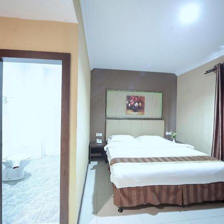 New Hollywood Hotel Pekanbaru Kültér fotó