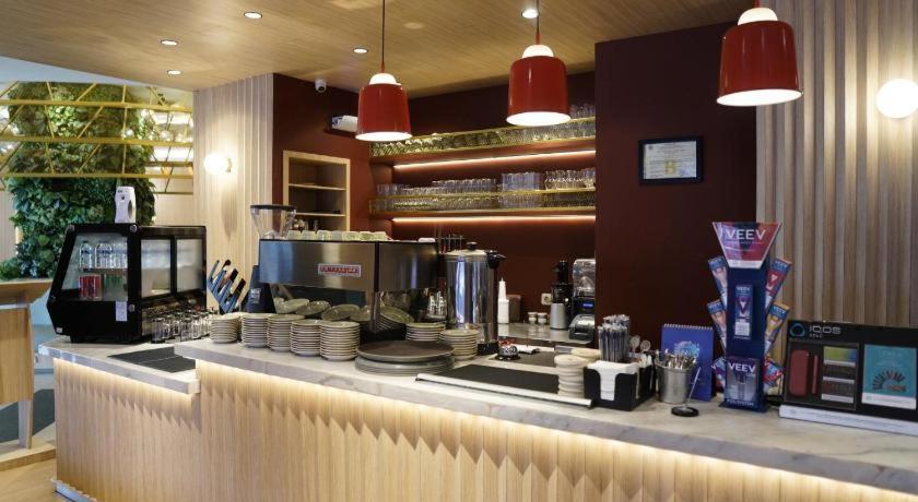 New Hollywood Hotel Pekanbaru Kültér fotó