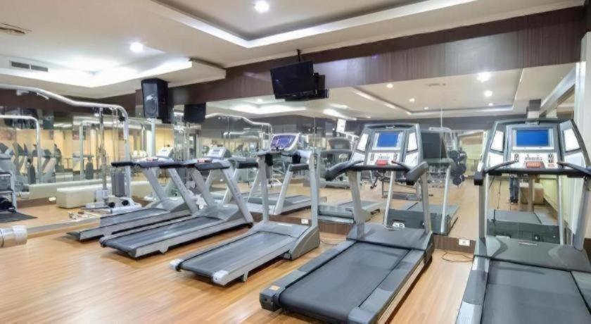 New Hollywood Hotel Pekanbaru Kültér fotó