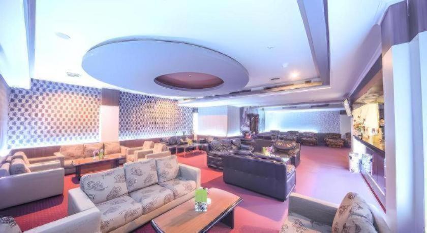 New Hollywood Hotel Pekanbaru Kültér fotó