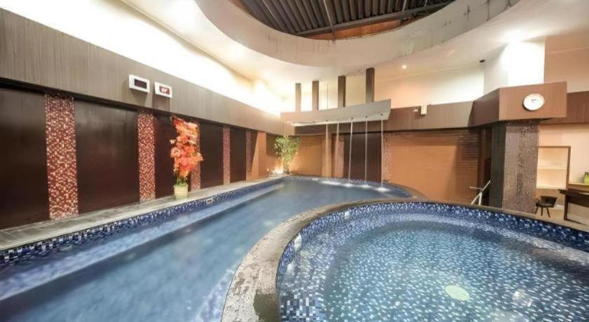 New Hollywood Hotel Pekanbaru Kültér fotó