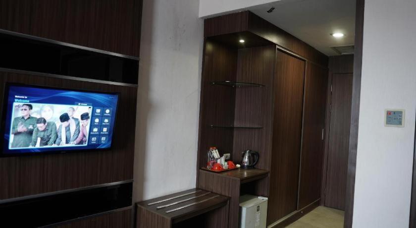 New Hollywood Hotel Pekanbaru Kültér fotó
