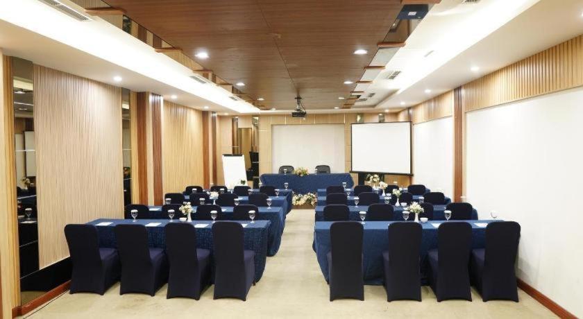 New Hollywood Hotel Pekanbaru Kültér fotó