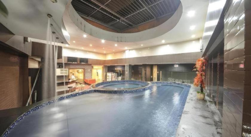 New Hollywood Hotel Pekanbaru Kültér fotó