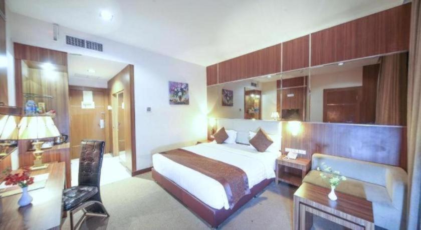 New Hollywood Hotel Pekanbaru Kültér fotó