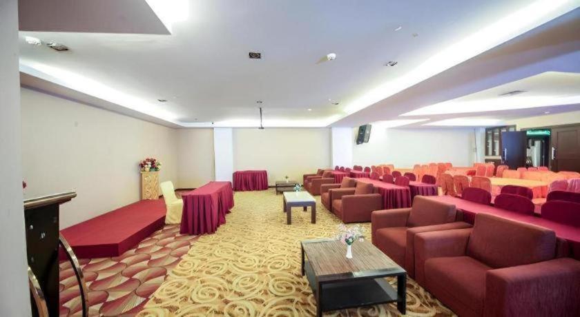 New Hollywood Hotel Pekanbaru Kültér fotó